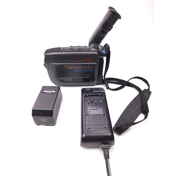 Panasonic Palmcorder IQ VHS-C Camcorder PV-IQ305D Video Camera Tested WORKS - Picture 1 of 7
